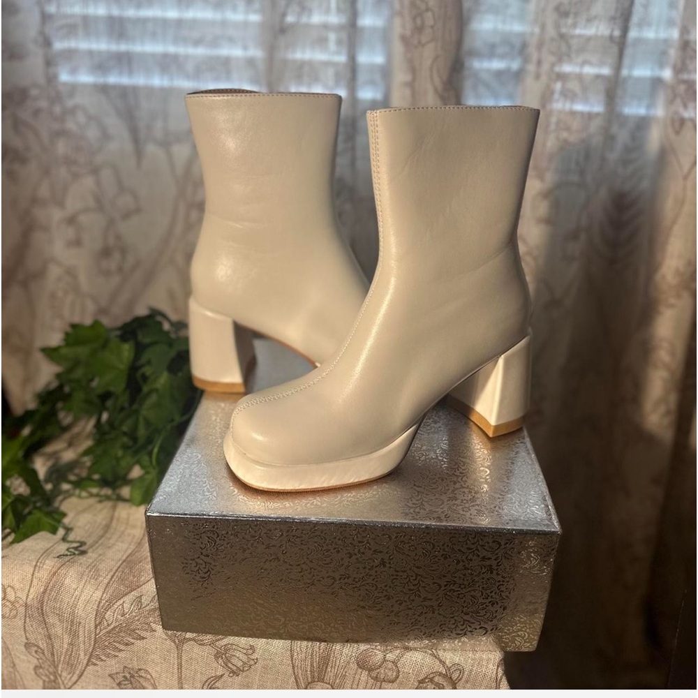 Platform boots white